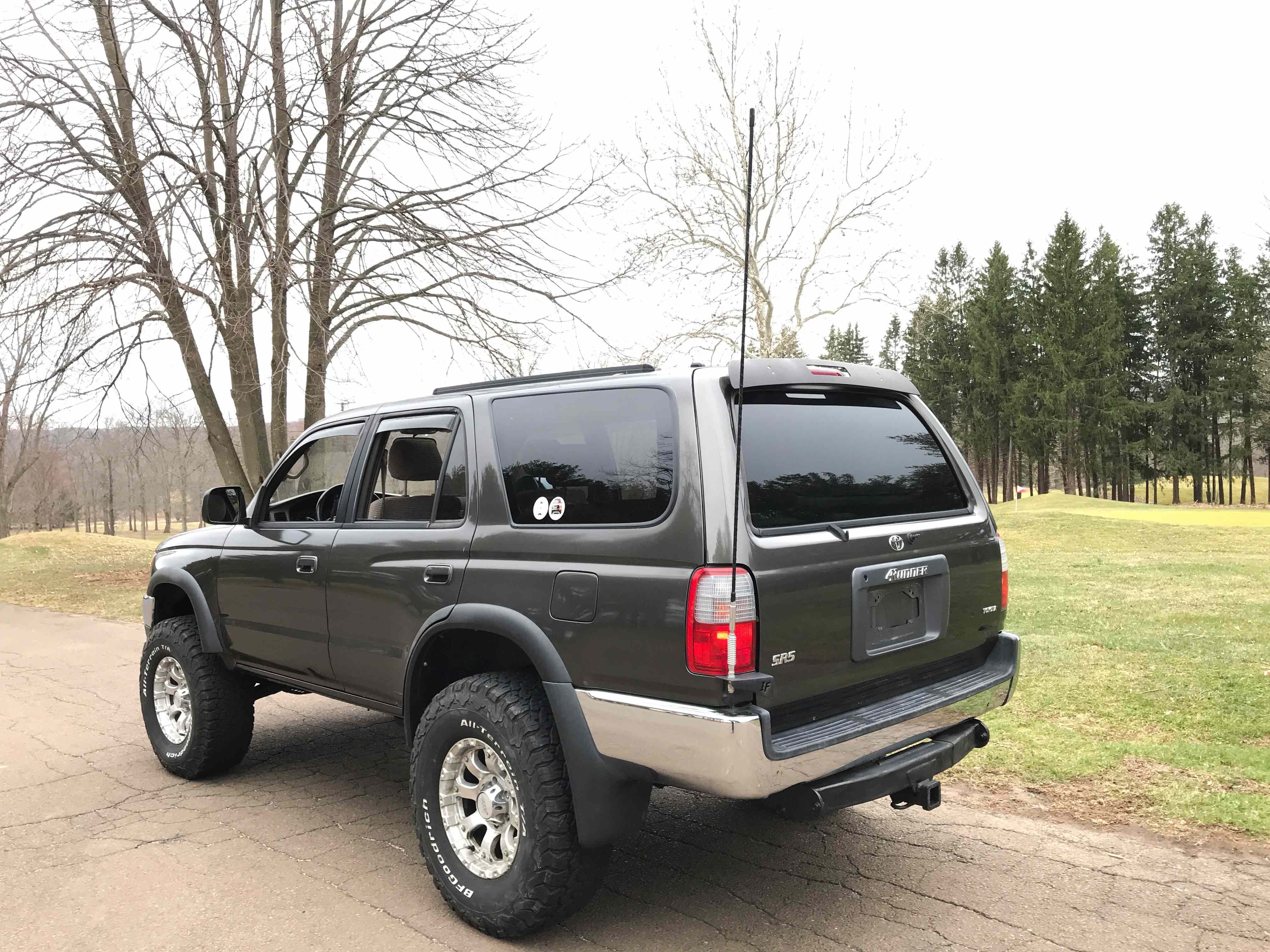 1998 Toyota 4Runner SR5 5 Speed 4x4 3.4L V6 Third Generation - The Holy Grail Third Gen : 3rd Gen with RECON: New Frame, Brakes Throughout, New Radiator, New A/C Condenser, New Steering Rack-Power Steering Hoses, New Sway Bar Links, New Cam Plugs, New Cat to back Exhaust System, New Cluch and Clutch Assembly, New Rear Manifold Seal, New Timing Belt and Waterpump, New Valve Cover Gaskets, New Belts, New Gas Tank, New 3" Bilstein Lift Kit, New Toytech Rear BOSS Shocks, 4 New 285-75-16 BF Goodrich All Terrain Tires, New MB Wheels, New Upgraded JVC Digital Media and Sound system — photo 4