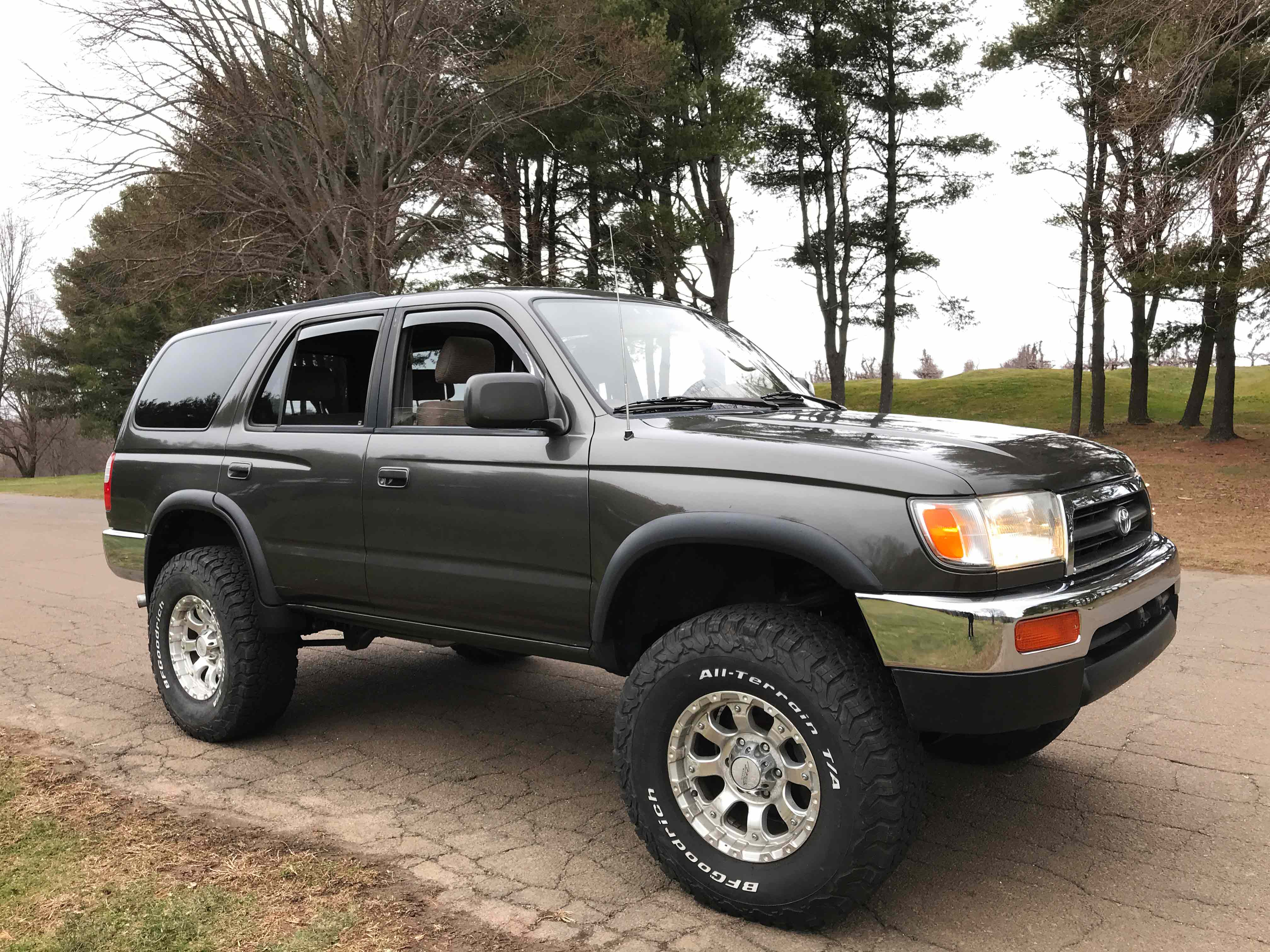 1998 Toyota 4Runner SR5 5 Speed 4x4 3.4L V6 Third Generation - The Holy Grail Third Gen : 3rd Gen with RECON: New Frame, Brakes Throughout, New Radiator, New A/C Condenser, New Steering Rack-Power Steering Hoses, New Sway Bar Links, New Cam Plugs, New Cat to back Exhaust System, New Cluch and Clutch Assembly, New Rear Manifold Seal, New Timing Belt and Waterpump, New Valve Cover Gaskets, New Belts, New Gas Tank, New 3" Bilstein Lift Kit, New Toytech Rear BOSS Shocks, 4 New 285-75-16 BF Goodrich All Terrain Tires, New MB Wheels, New Upgraded JVC Digital Media and Sound system — photo 5