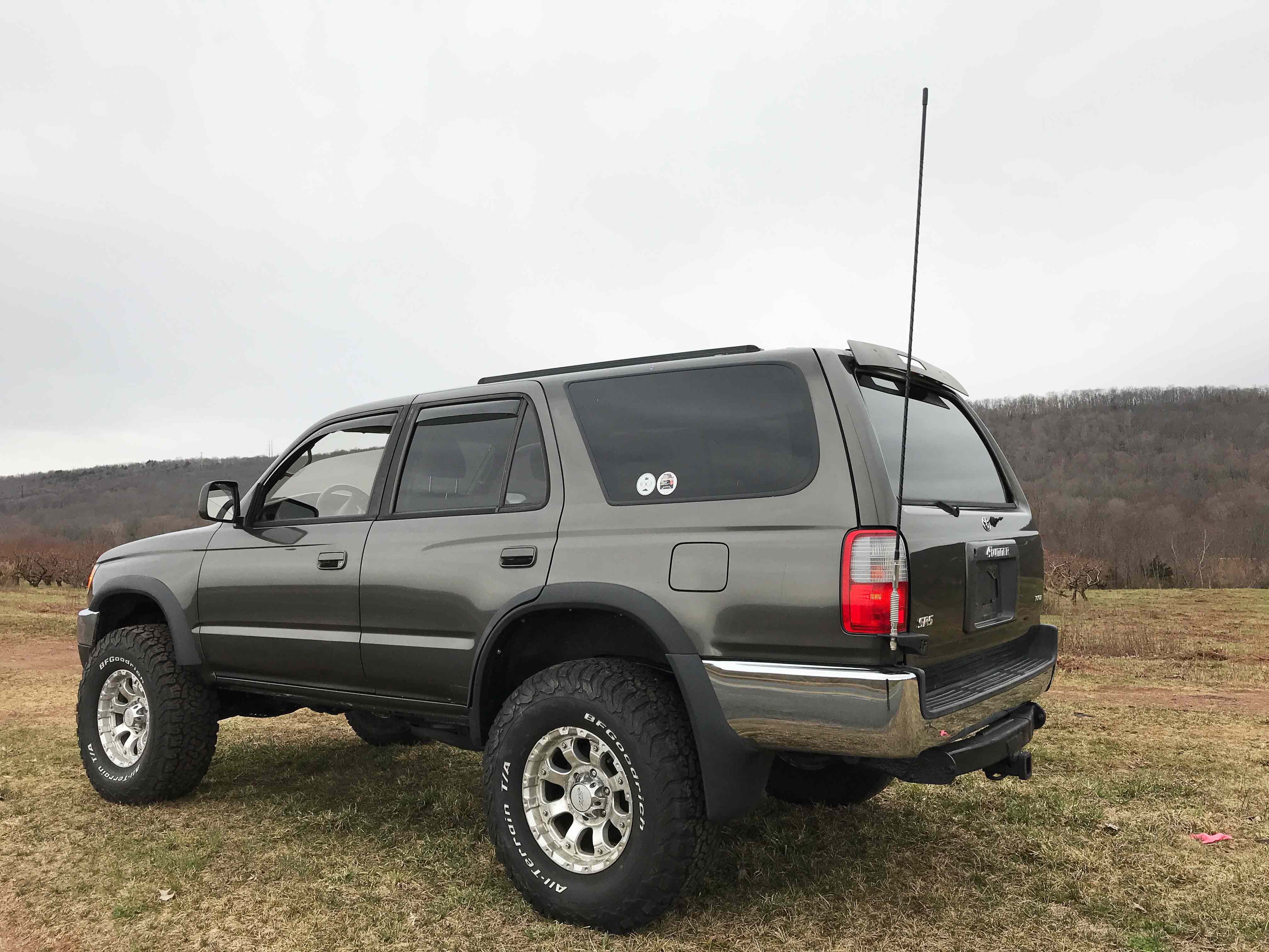 1998 Toyota 4Runner SR5 5 Speed 4x4 3.4L V6 Third Generation - The Holy Grail Third Gen : 3rd Gen with RECON: New Frame, Brakes Throughout, New Radiator, New A/C Condenser, New Steering Rack-Power Steering Hoses, New Sway Bar Links, New Cam Plugs, New Cat to back Exhaust System, New Cluch and Clutch Assembly, New Rear Manifold Seal, New Timing Belt and Waterpump, New Valve Cover Gaskets, New Belts, New Gas Tank, New 3" Bilstein Lift Kit, New Toytech Rear BOSS Shocks, 4 New 285-75-16 BF Goodrich All Terrain Tires, New MB Wheels, New Upgraded JVC Digital Media and Sound system — photo 7