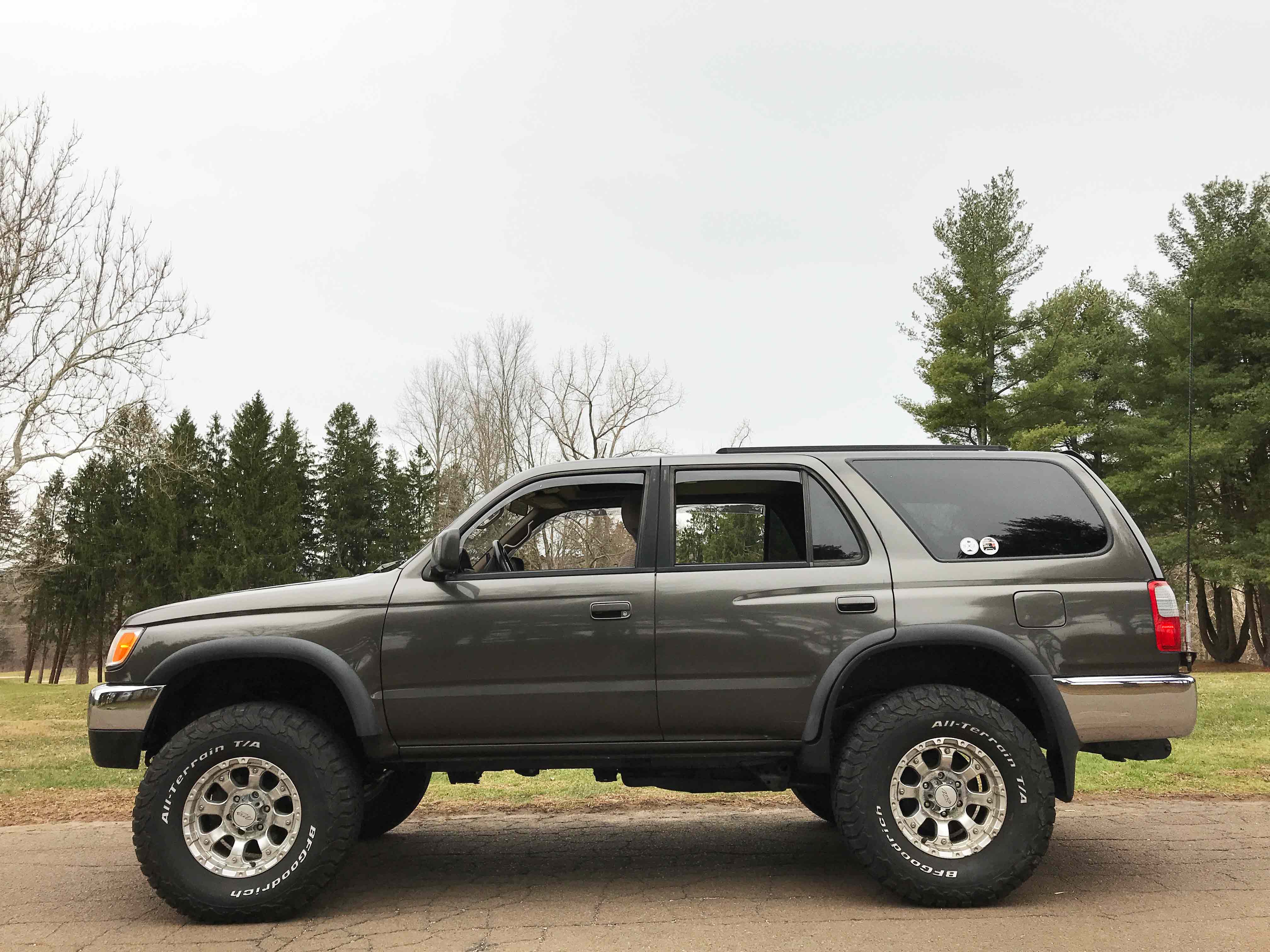 1998 Toyota 4Runner SR5 5 Speed 4x4 3.4L V6 Third Generation - The Holy Grail Third Gen : 3rd Gen with RECON: New Frame, Brakes Throughout, New Radiator, New A/C Condenser, New Steering Rack-Power Steering Hoses, New Sway Bar Links, New Cam Plugs, New Cat to back Exhaust System, New Cluch and Clutch Assembly, New Rear Manifold Seal, New Timing Belt and Waterpump, New Valve Cover Gaskets, New Belts, New Gas Tank, New 3" Bilstein Lift Kit, New Toytech Rear BOSS Shocks, 4 New 285-75-16 BF Goodrich All Terrain Tires, New MB Wheels, New Upgraded JVC Digital Media and Sound system — photo 9