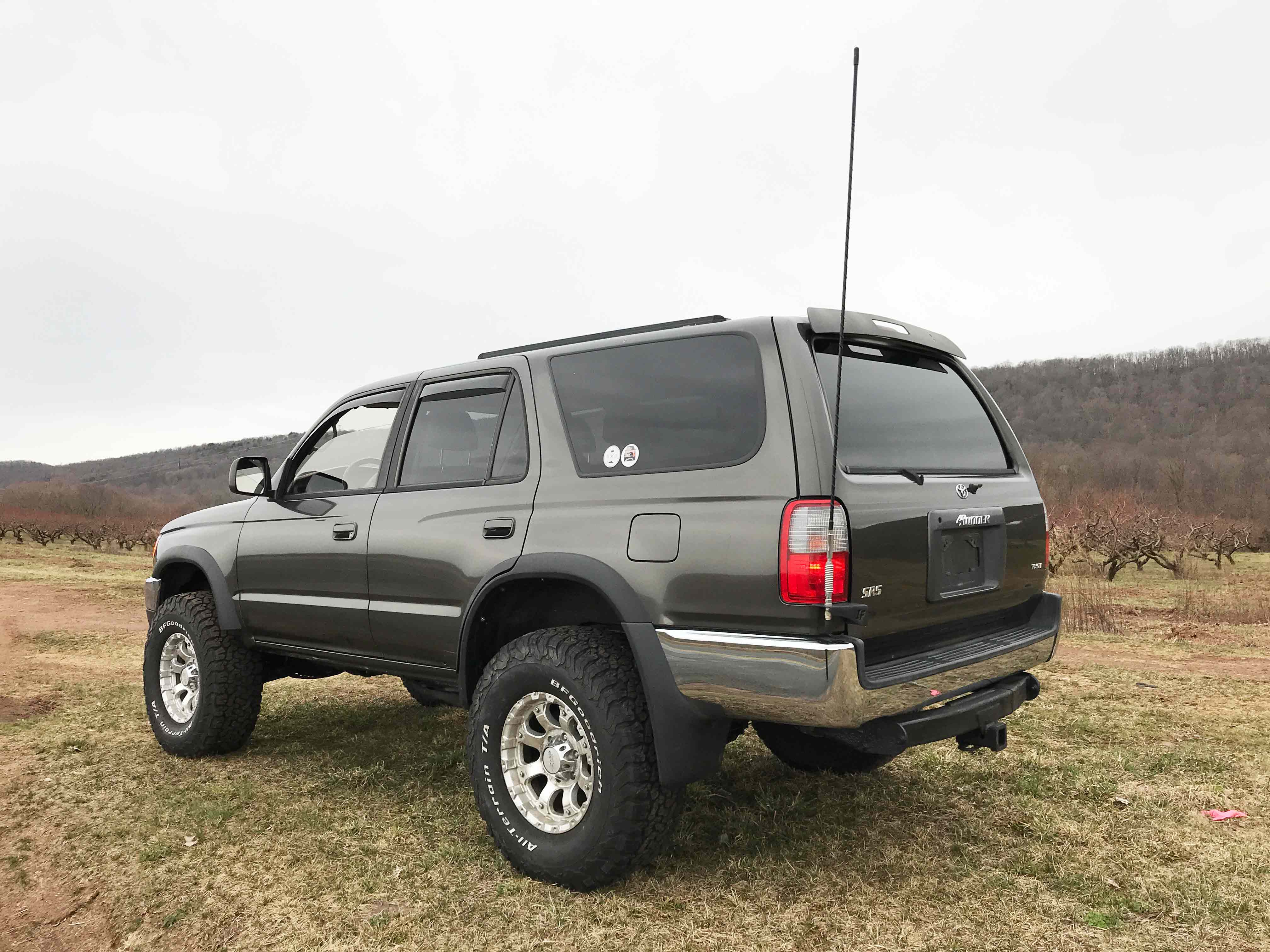 1998 Toyota 4Runner SR5 5 Speed 4x4 3.4L V6 Third Generation - The Holy Grail Third Gen : 3rd Gen with RECON: New Frame, Brakes Throughout, New Radiator, New A/C Condenser, New Steering Rack-Power Steering Hoses, New Sway Bar Links, New Cam Plugs, New Cat to back Exhaust System, New Cluch and Clutch Assembly, New Rear Manifold Seal, New Timing Belt and Waterpump, New Valve Cover Gaskets, New Belts, New Gas Tank, New 3" Bilstein Lift Kit, New Toytech Rear BOSS Shocks, 4 New 285-75-16 BF Goodrich All Terrain Tires, New MB Wheels, New Upgraded JVC Digital Media and Sound system — photo 12