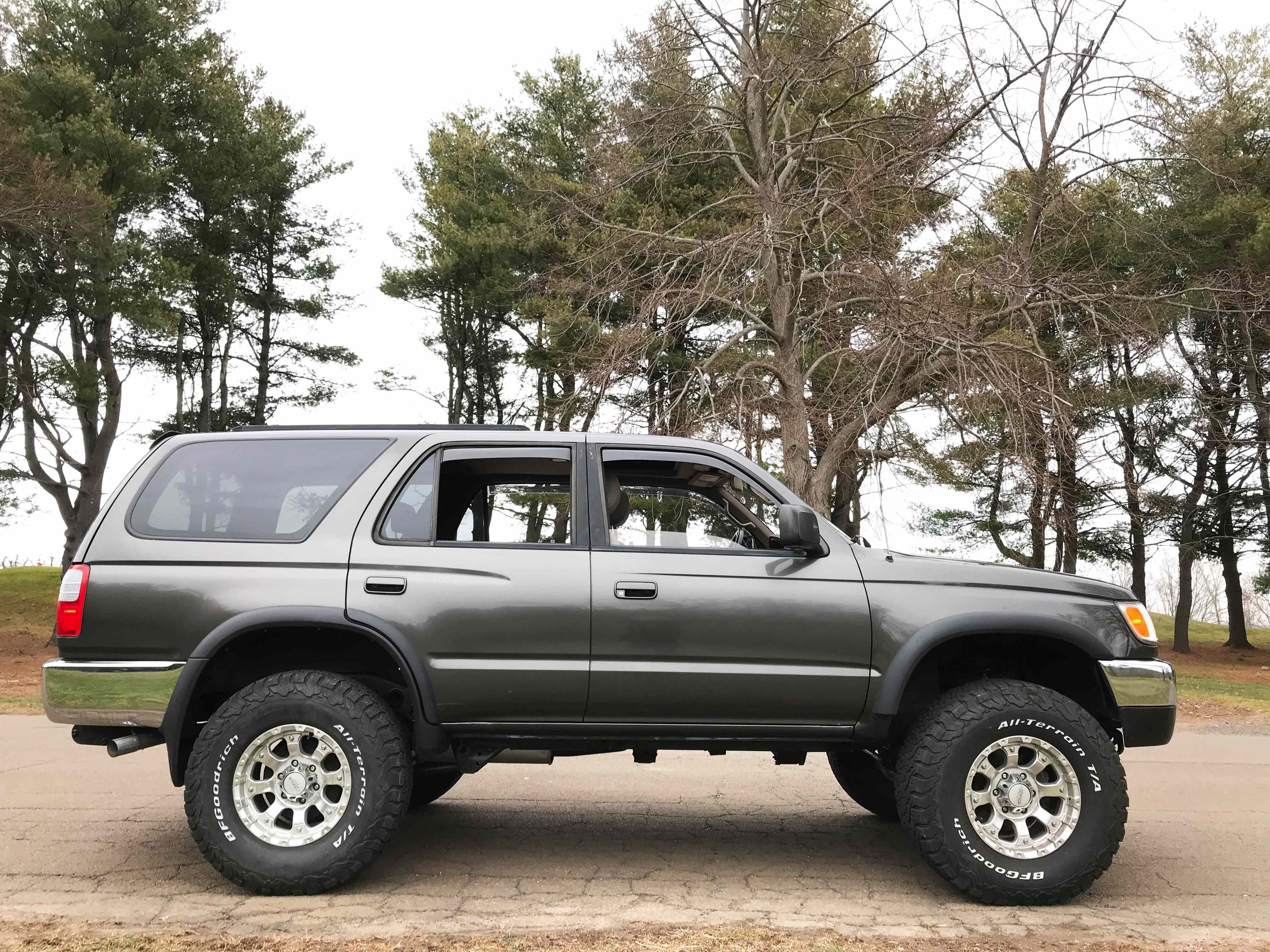 1998 Toyota 4Runner SR5 5 Speed 4x4 3.4L V6 Third Generation - The Holy Grail Third Gen : 3rd Gen with RECON: New Frame, Brakes Throughout, New Radiator, New A/C Condenser, New Steering Rack-Power Steering Hoses, New Sway Bar Links, New Cam Plugs, New Cat to back Exhaust System, New Cluch and Clutch Assembly, New Rear Manifold Seal, New Timing Belt and Waterpump, New Valve Cover Gaskets, New Belts, New Gas Tank, New 3" Bilstein Lift Kit, New Toytech Rear BOSS Shocks, 4 New 285-75-16 BF Goodrich All Terrain Tires, New MB Wheels, New Upgraded JVC Digital Media and Sound system — photo 13