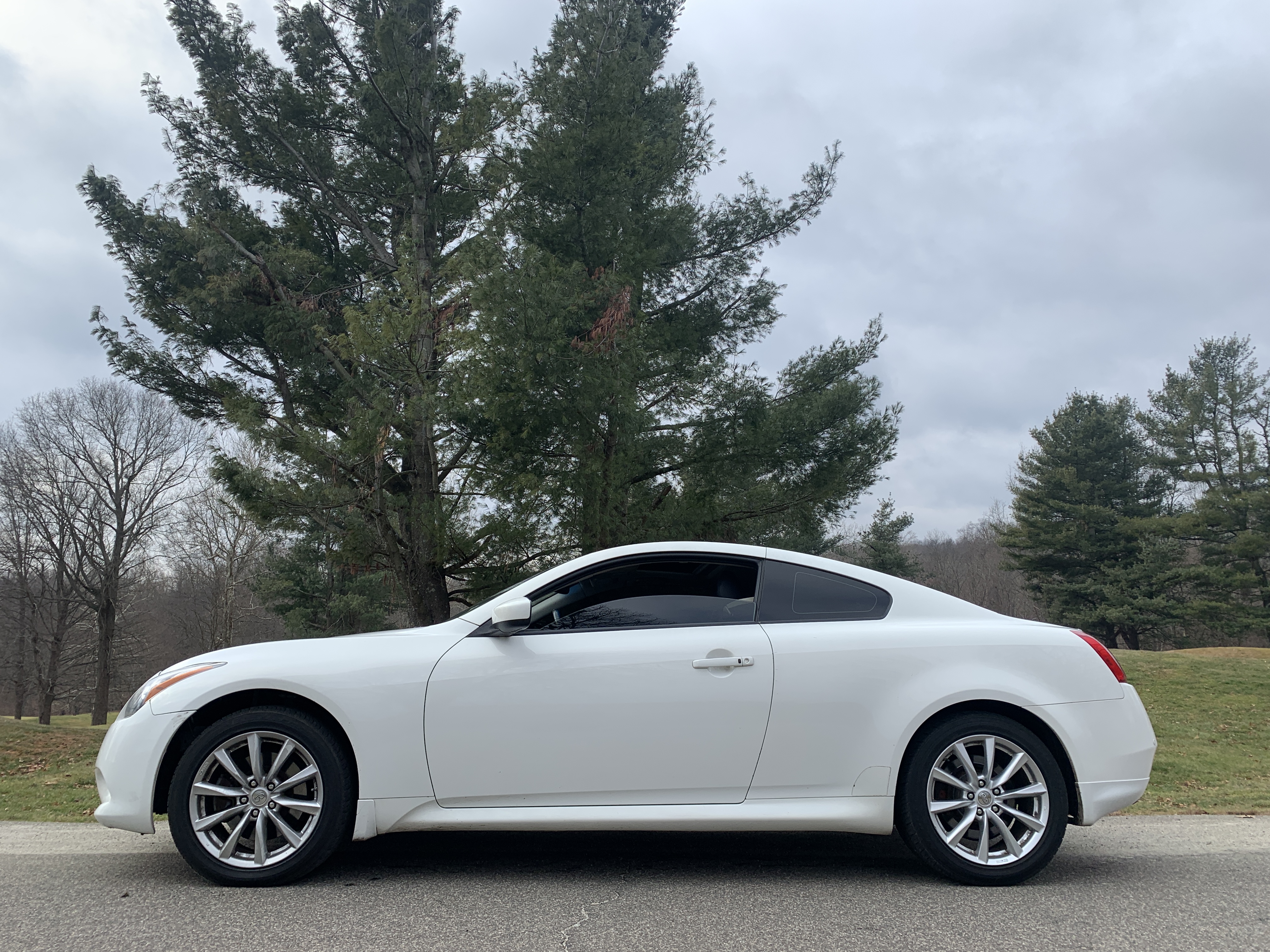 2014 Infiniti Coupe Q60 3.7 AWD 133K 330HP LOADED Excellent Condition SPORT TRIM -  Modern Tech - Serious VQ Power — photo 2