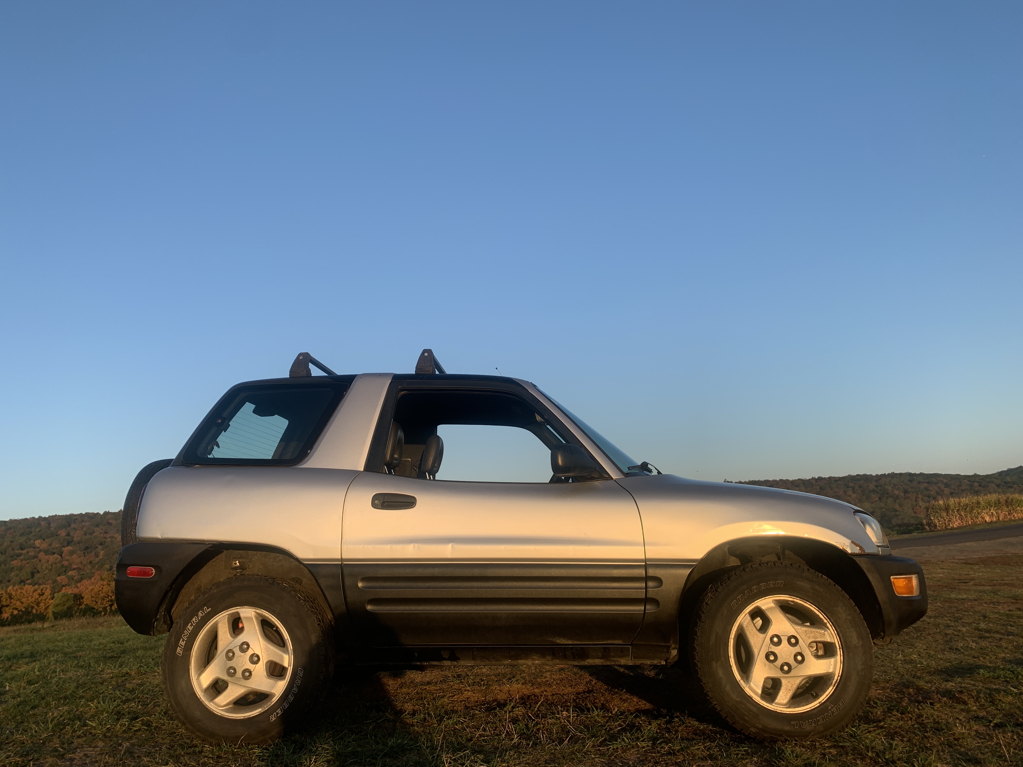 1998 Toyota RAV4 2 Door AWD — photo 6