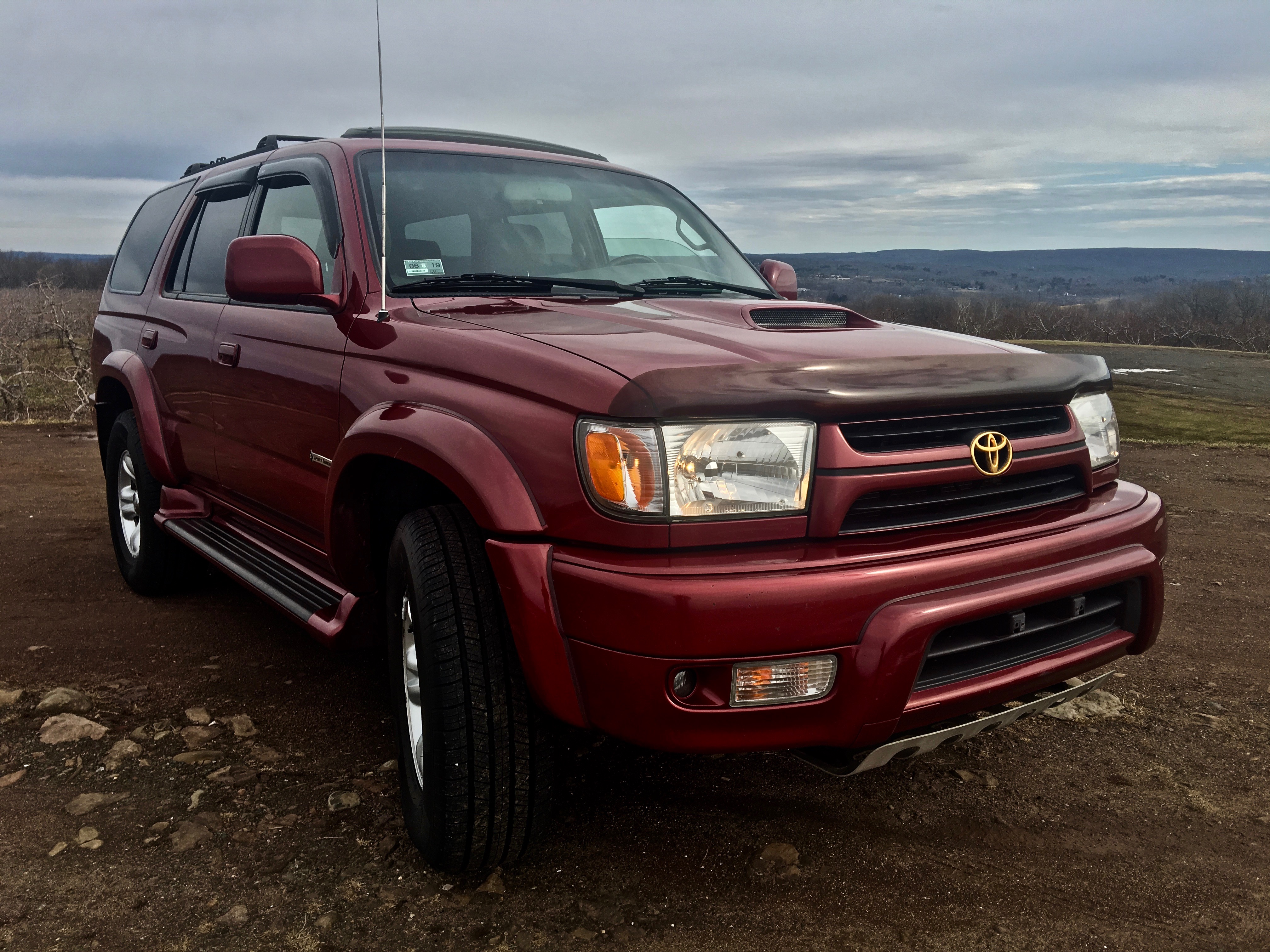 Toyota 4runner красная